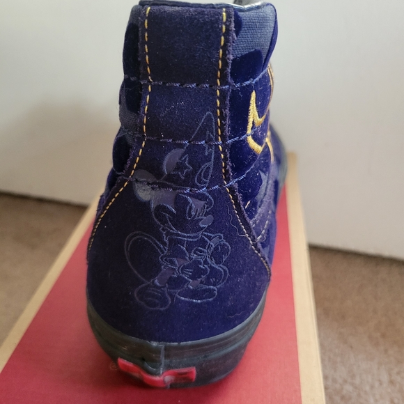Rare Disney Vans Sk8-Hi - Picture 2 of 4